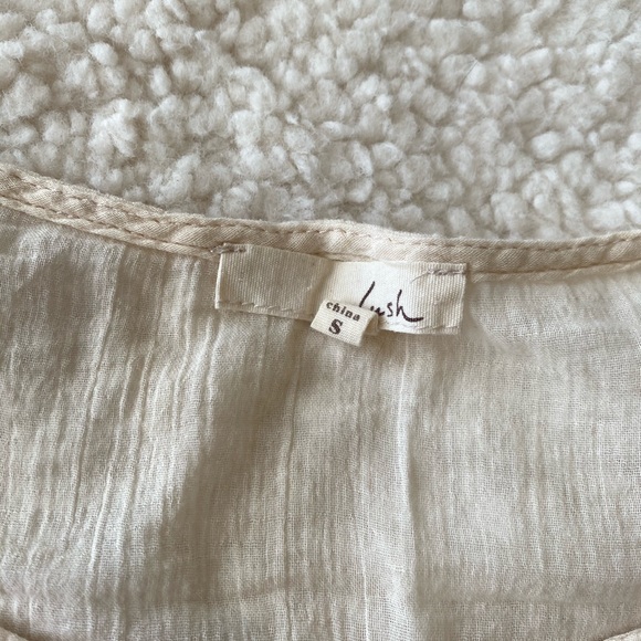 Lush embroidered top - Picture 4 of 7